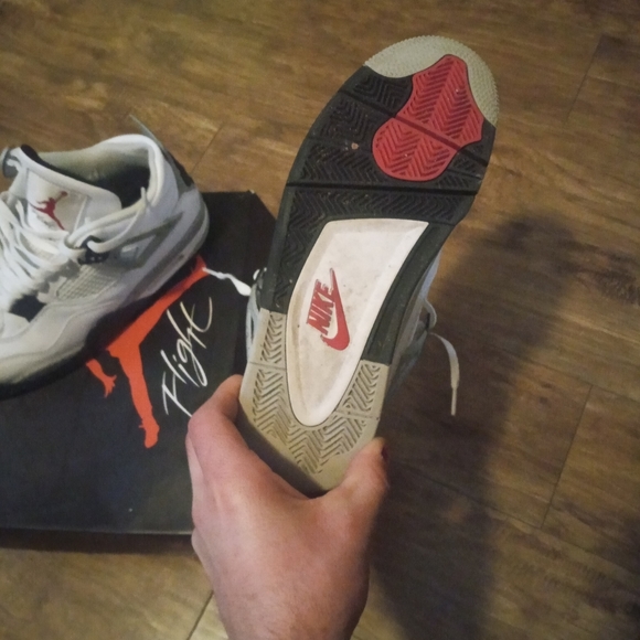 Jordan 4 cement - Picture 2 of 5